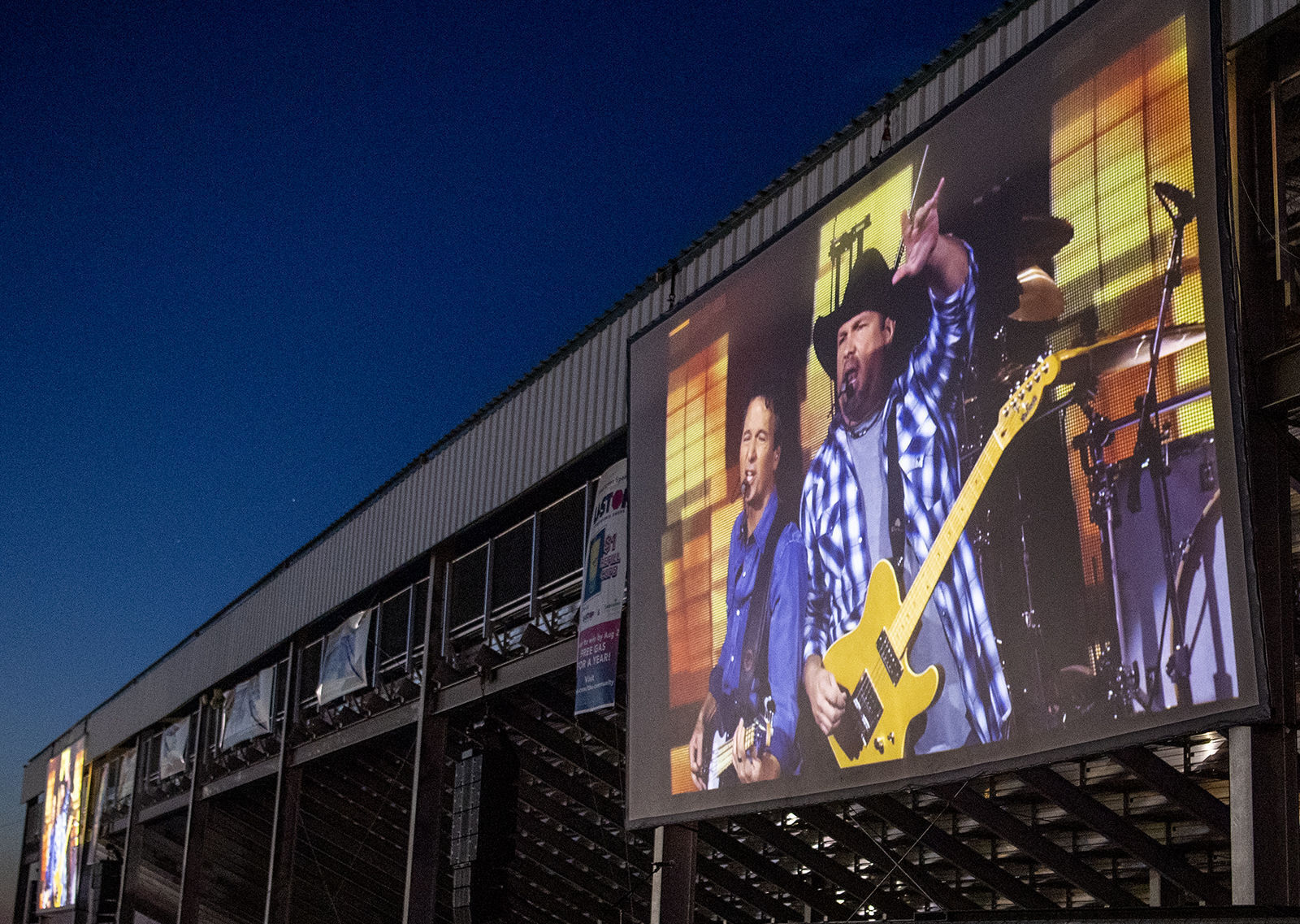 Garth Brooks Drive-In Concert, 6.27